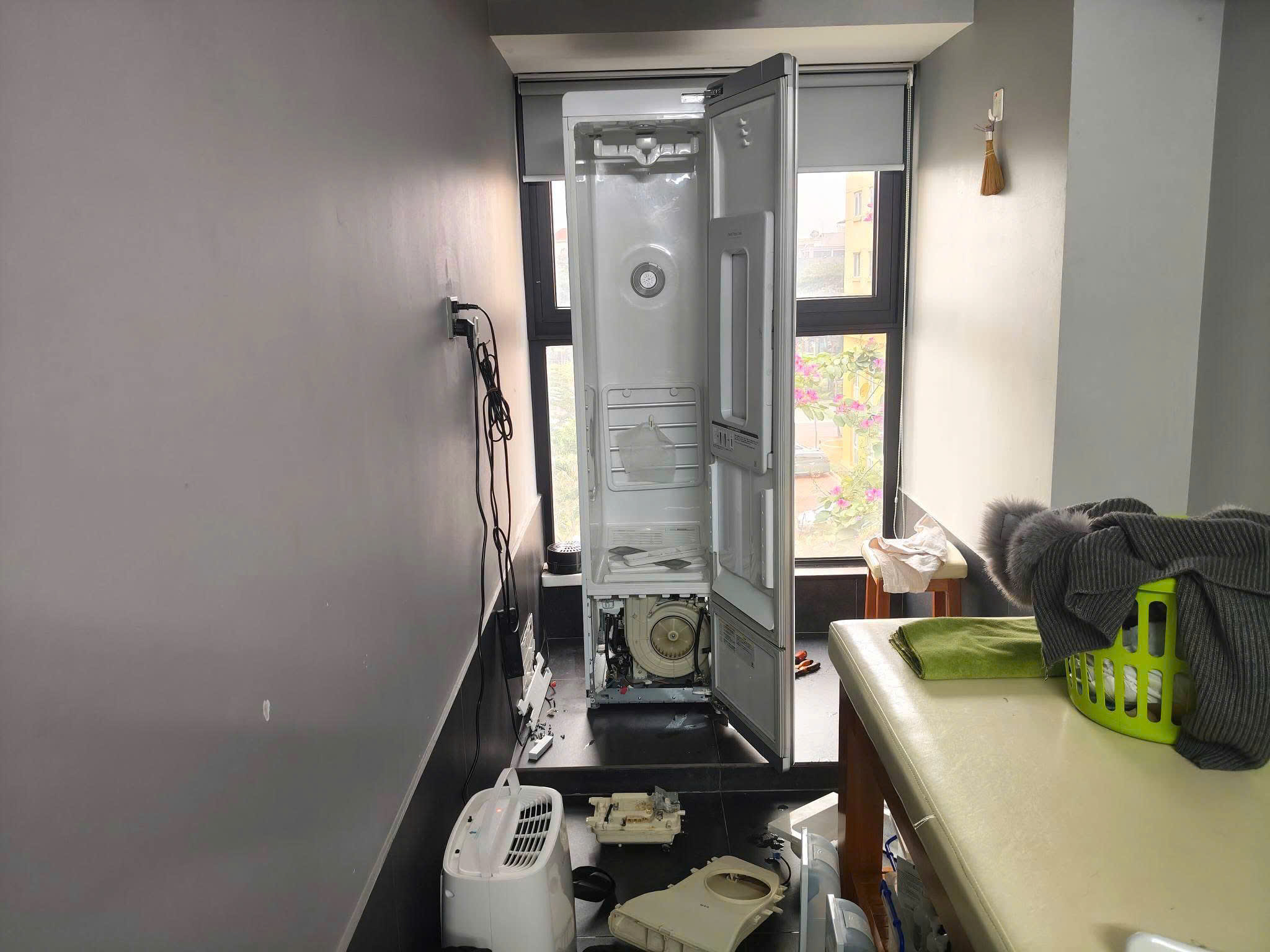 Sửa tủ chăm sóc quần áo LG báo lỗi không chạy